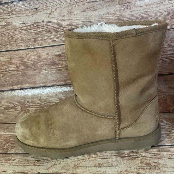 UGG Girls Classic Short II Pull On Winter Boots, Size 5 M Big Kid - Picture 7 of 11
